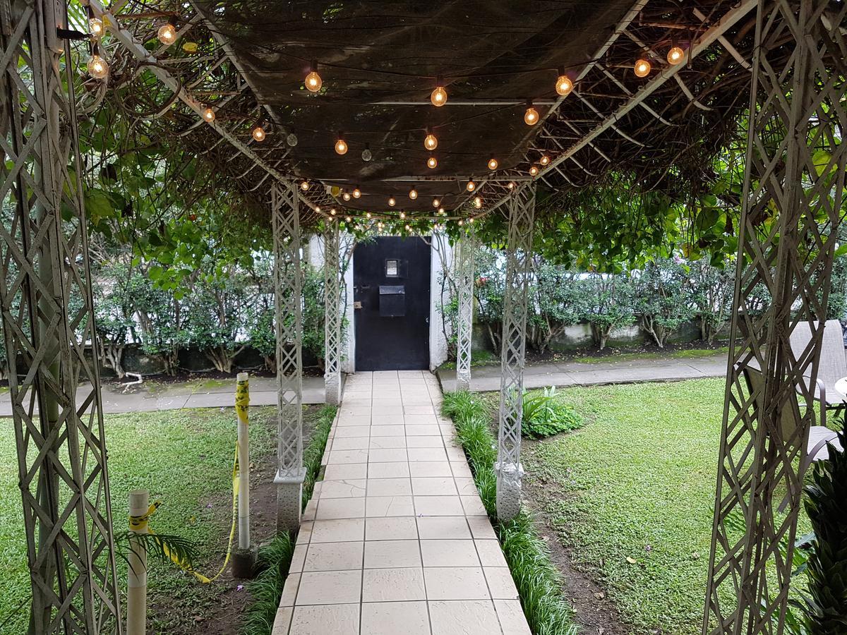 Hostal Aqui Me Quedo San Pedro Sula Extérieur photo