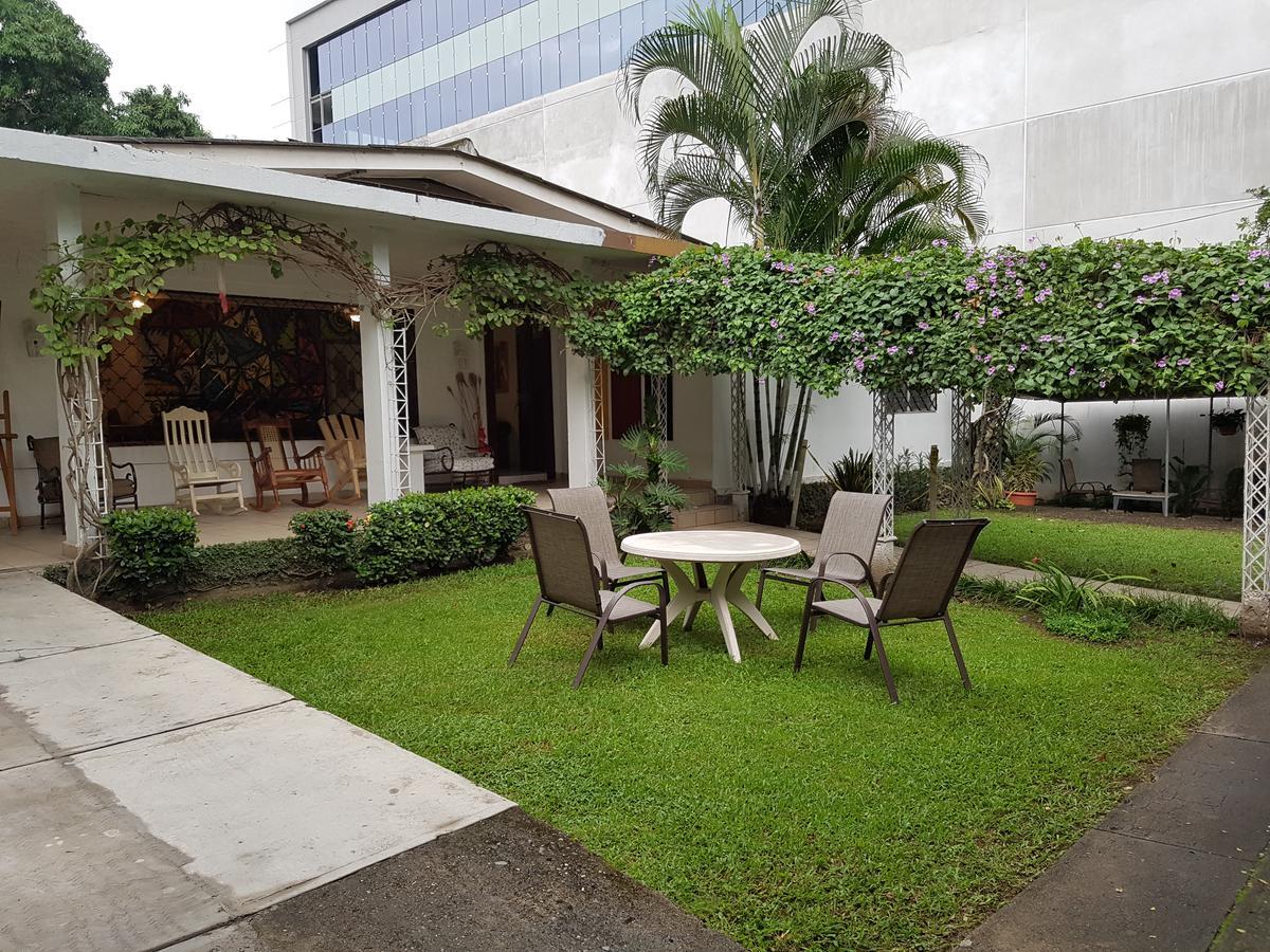 Hostal Aqui Me Quedo San Pedro Sula Extérieur photo